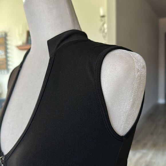 Fashion Nova Cropped Black Zip Up V Neck Tank Sleeveless Vest Style XS - Picture 3 of 11